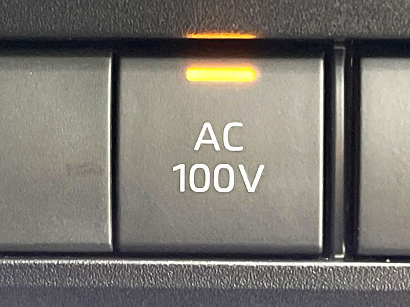 2023 Toyota Voxy 6AA-ZWR90W (UW-6a9b8b03d8d52)[12]