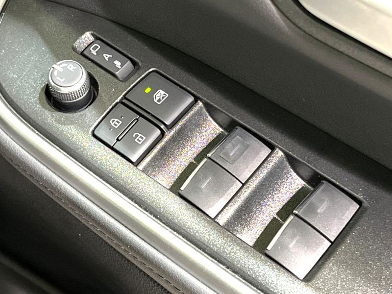 2023 Toyota Voxy 6AA-ZWR90W (UW-6a9b8b03d8d52)[17]