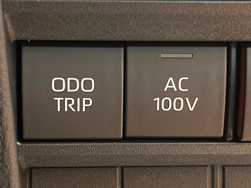 2026 Toyota Voxy 6AA-ZWR90W (UW-6a9b8b09c3d5e)[25]