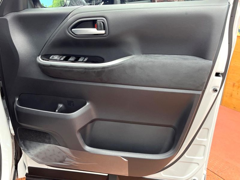 2026 Toyota Voxy 6AA-ZWR90W (UW-6a9b8b09c3d5e)[21]