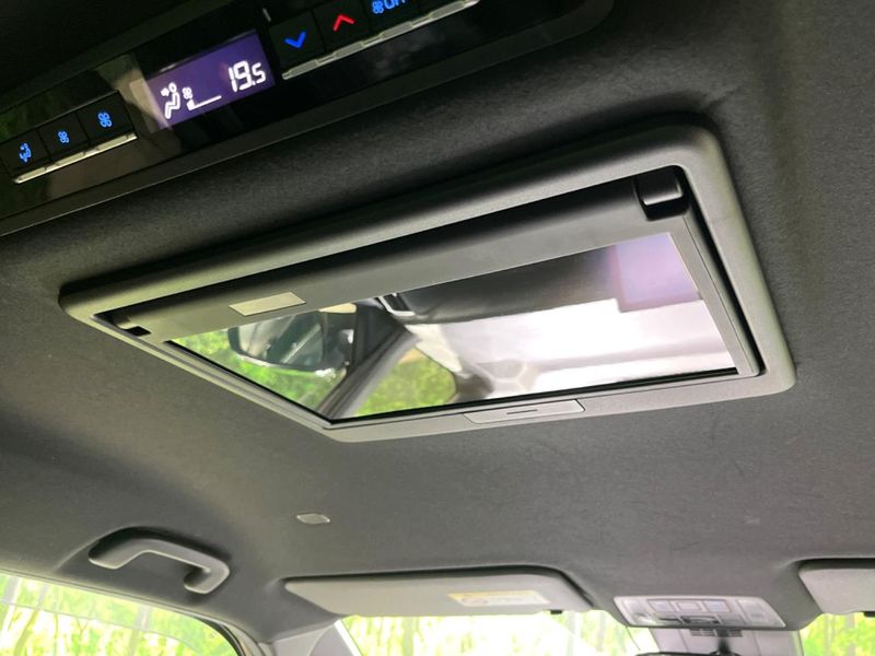 2022 Toyota Voxy 6AA-ZWR90W (UW-6a9b8b0a9a5b4)[29]