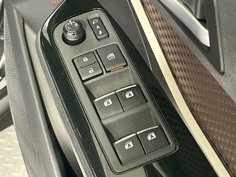 2017 Toyota C-HR DAA-ZYX10 (UW-6a9b8b0e0dcd9)[27]