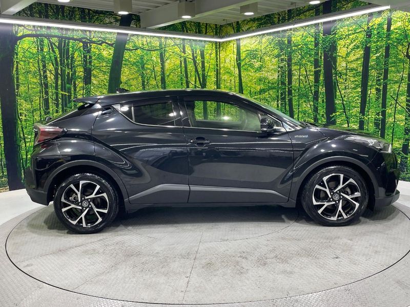 2017 Toyota C-HR DAA-ZYX10 (UW-6a9b8b0e0dcd9)[19]