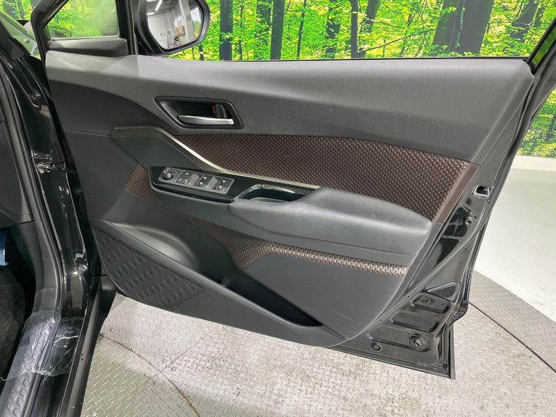 2017 Toyota C-HR DAA-ZYX10 (UW-6a9b8b0e0dcd9)[26]
