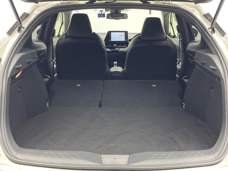 2020 Toyota C-HR 6AA-ZYX11 (UW-6a9b8b125853e)[23]