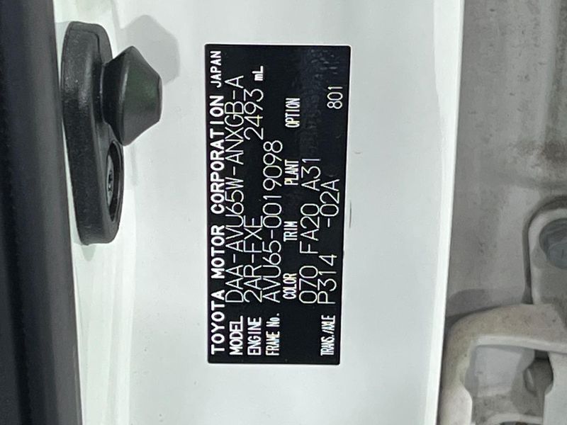 2014 Toyota Harrier Hybrid DAA-AVU65W (UW-6a9cd847c8cc3)[1]
