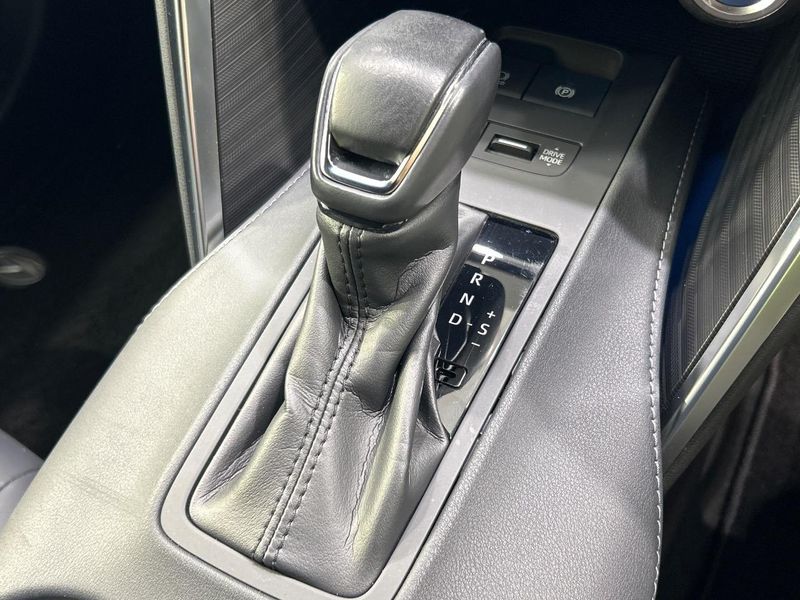 2020 Toyota Harrier Hybrid 6AA-AXUH80 (UW-6a9cd85657619)[14]