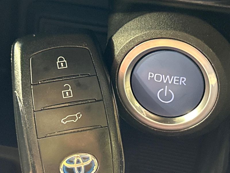 2020 Toyota Harrier Hybrid 6AA-AXUH80 (UW-6a9cd85657619)[13]