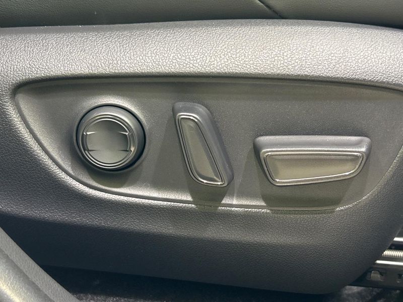 2020 Toyota Harrier Hybrid 6AA-AXUH80 (UW-6a9cd85657619)[8]