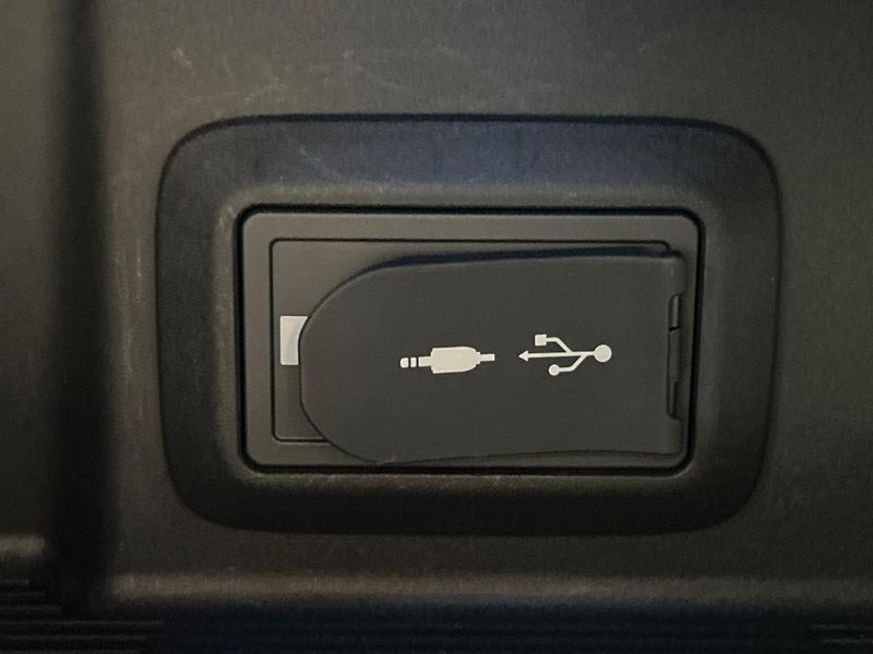 2020 Toyota Harrier Hybrid 6AA-AXUH80 (UW-6a9cd85657619)[12]