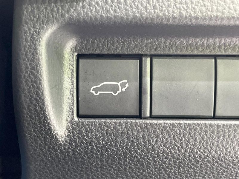 2023 Toyota Harrier Hybrid 6AA-AXUH80 (UW-6a9cd86005117)[21]