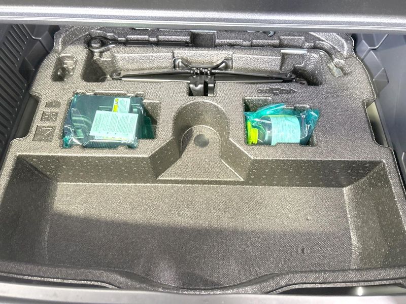 2025 Toyota Harrier Hybrid 6AA-AXUH80 (UW-6a9cd86284833)[12]