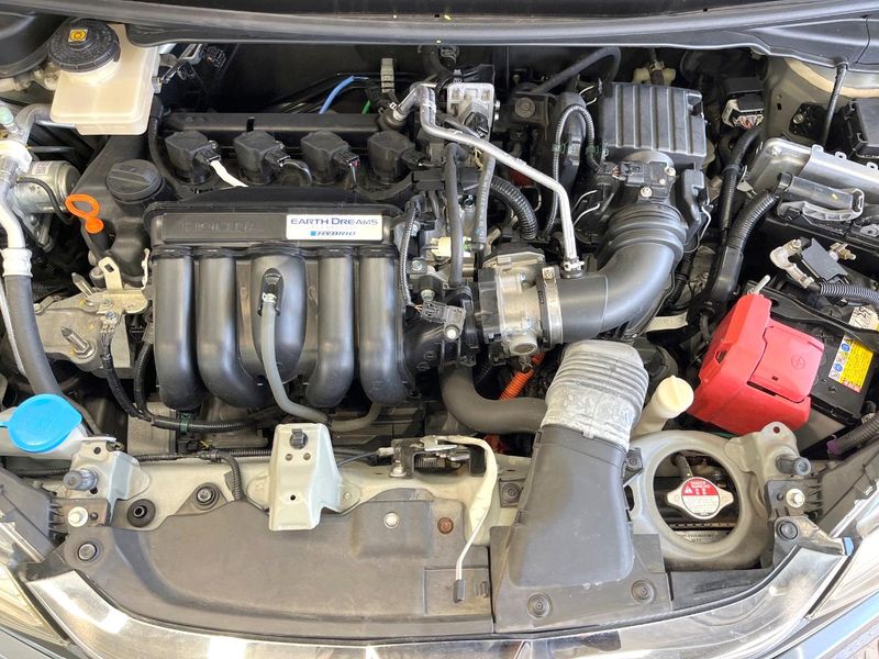 2018 Honda Fit Hybrid DAA-GP5 (UW-6a9cd92160c07)[4]