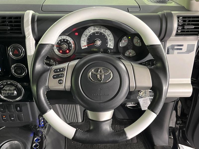 2013 Toyota FJ CRUISER CBA-GSJ15W (UW-6a9cd92e73e3d)[22]