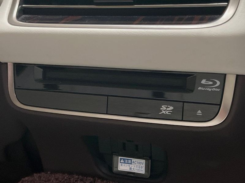 2017 Lexus LS DAA-GVF55 (UW-6a9cd93d5f5e7)[28]