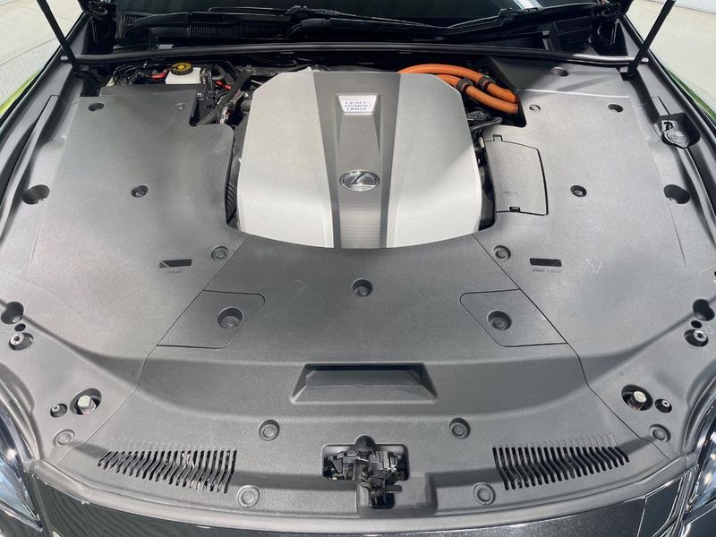 2017 Lexus LS DAA-GVF55 (UW-6a9cd93d5f5e7)[4]