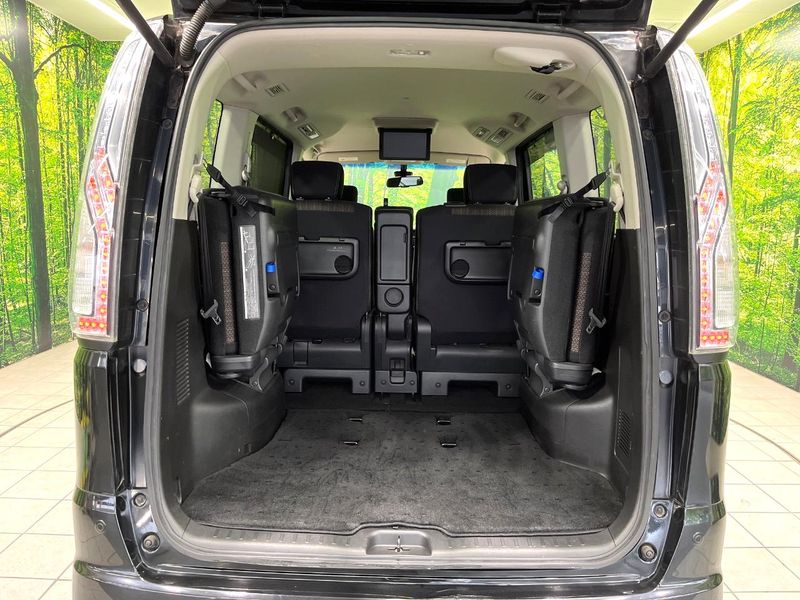 2015 Nissan Serena DAA-HFC26 (UW-6a9cd95dcc61a)[22]