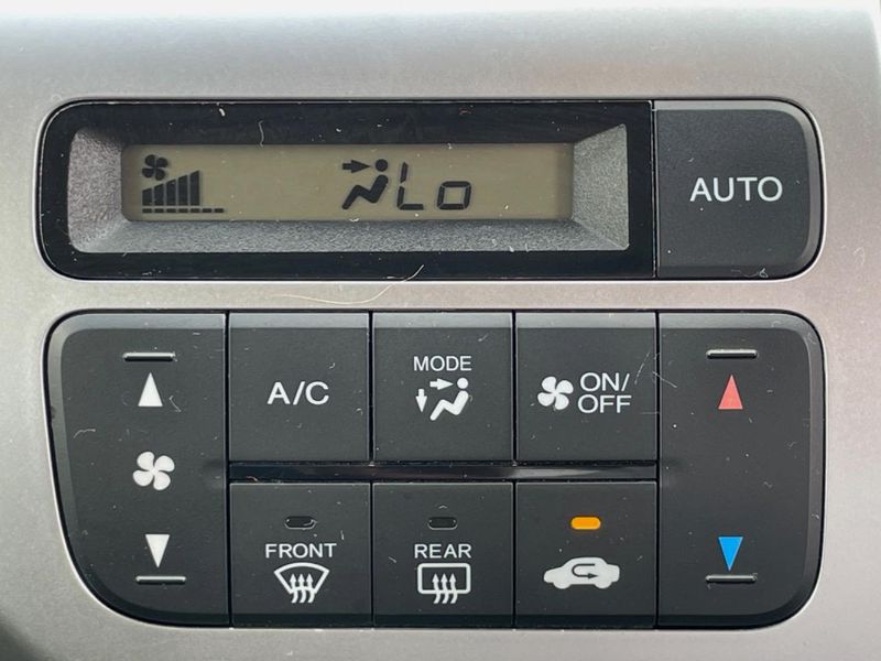 2014 Honda N-WGN Custom DBA-JH1 (UW-6a9cd9d323aaf)[21]