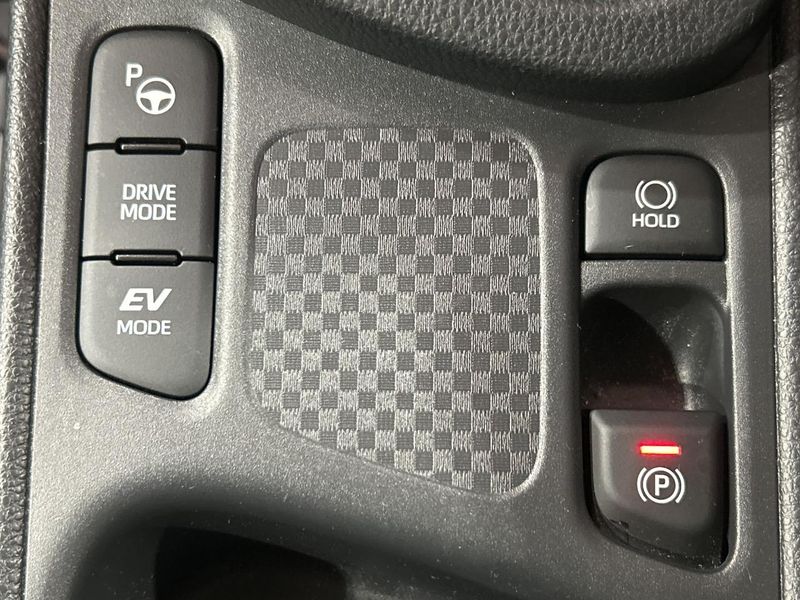 2024 Toyota Yaris Cross 6AA-MXPJ10 (UW-6a9cdaee6d73f)[28]
