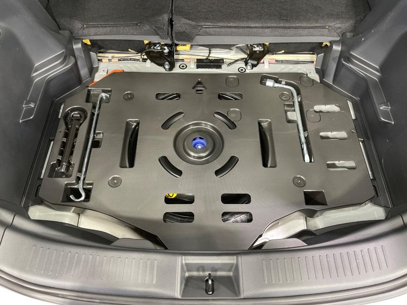 2023 Toyota Aqua 6AA-MXPK11 (UW-6a9cdaf73740d)[26]