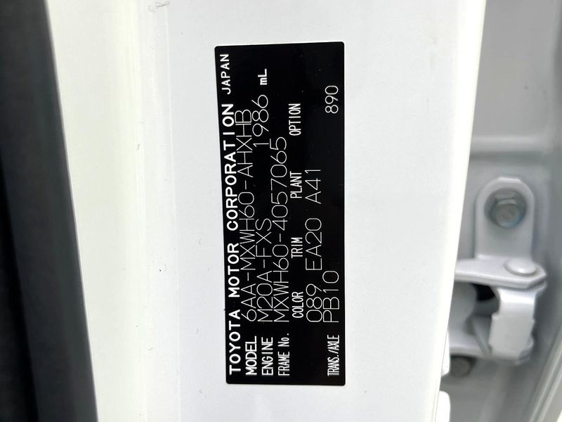 2024 Toyota Prius 6AA-MXWH60 (UW-6a9cdb14a4ce8)[1]