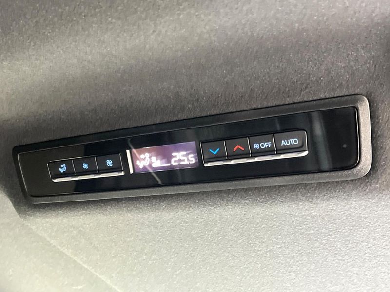 2024 Toyota Noah 6BA-MZRA90W (UW-6a9cdb23eda0d)[10]