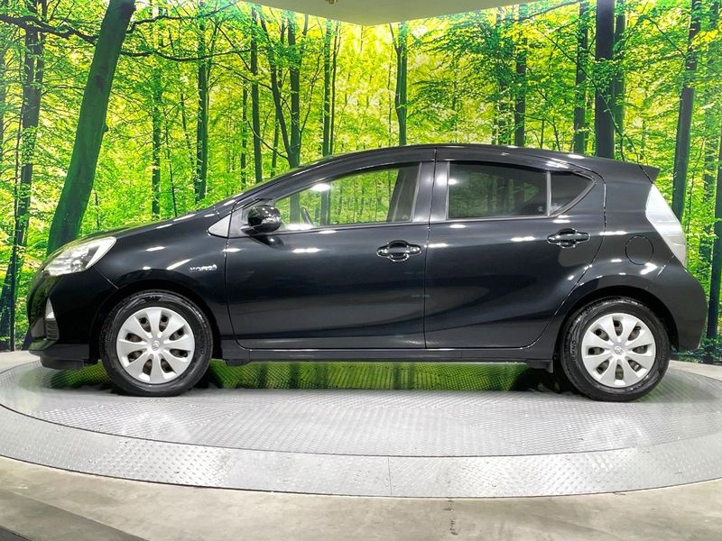 2013 Toyota Aqua DAA-NHP10 (UW-6a9cdb36897d3)[6]