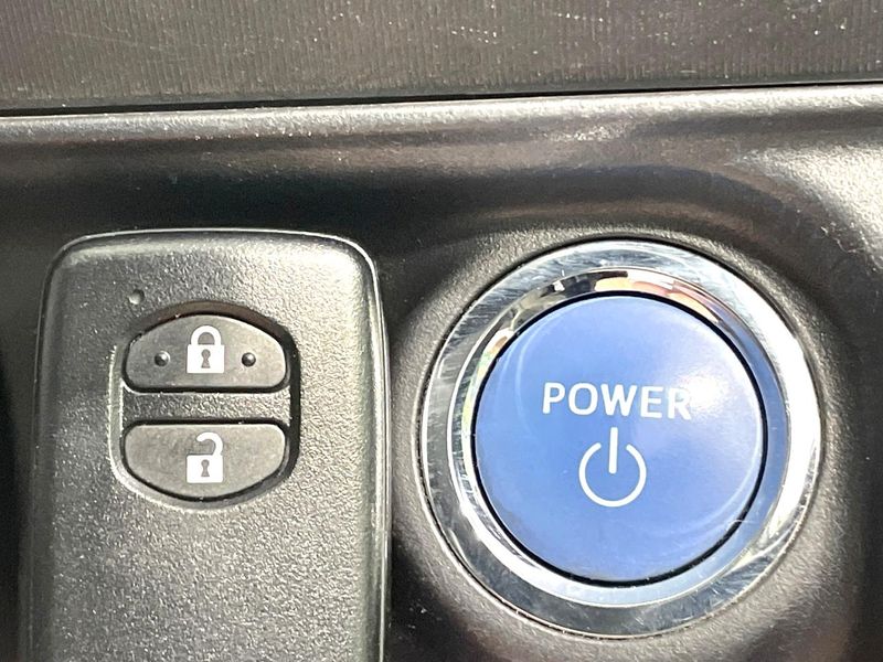 2014 Toyota Aqua DAA-NHP10 (UW-6a9cdb371241e)[9]