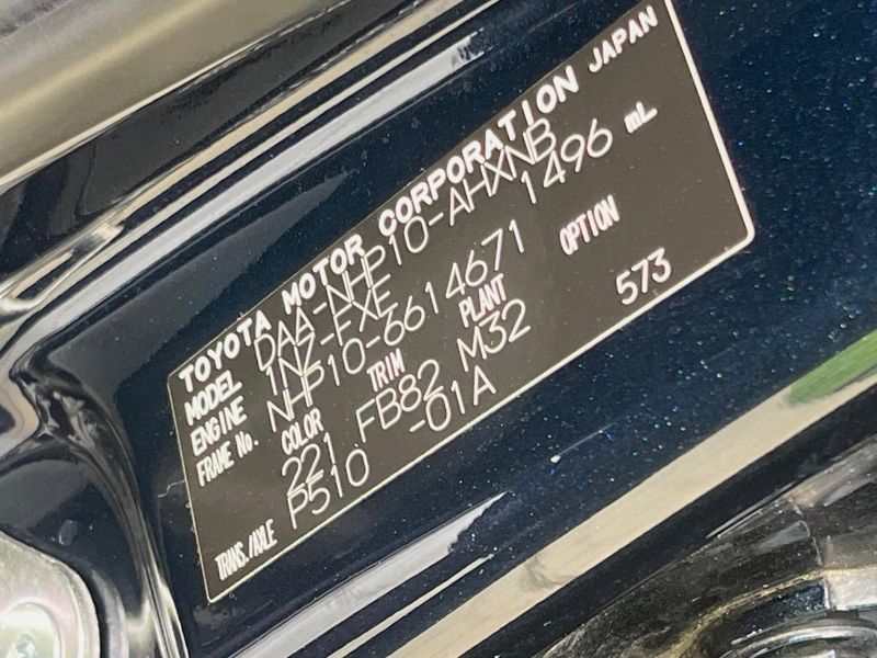 2017 Toyota Aqua DAA-NHP10 (UW-6a9cdb3a0e800)[1]