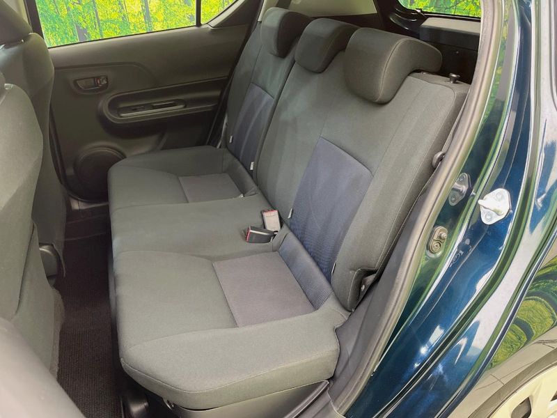 2017 Toyota Aqua DAA-NHP10 (UW-6a9cdb3a0e800)[14]