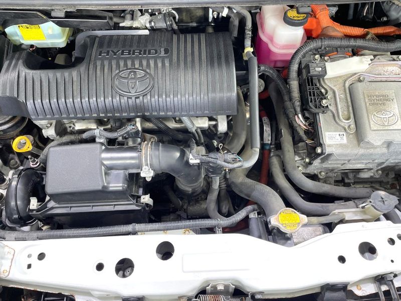 2015 Toyota Sienta DAA-NHP170G (UW-6a9cdb3fbcca9)[4]