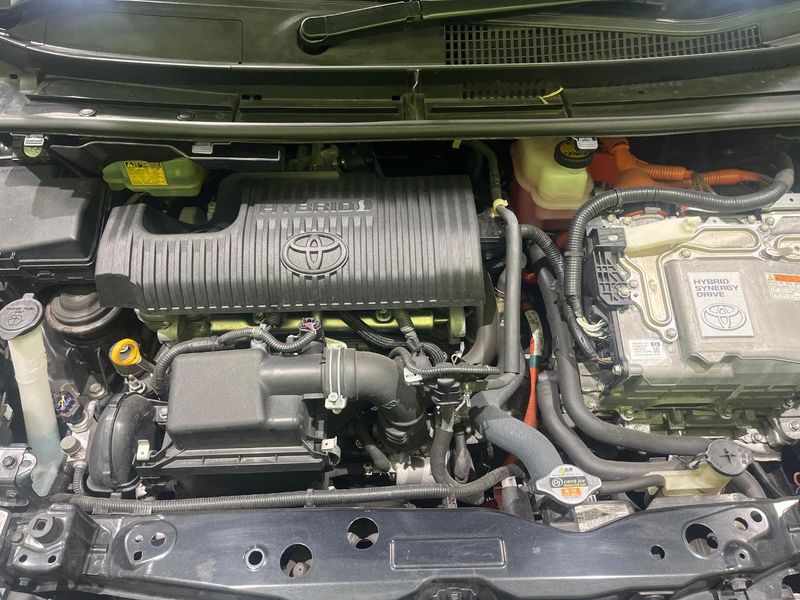 2016 Toyota Sienta DAA-NHP170G (UW-6a9cdb407f46d)[4]