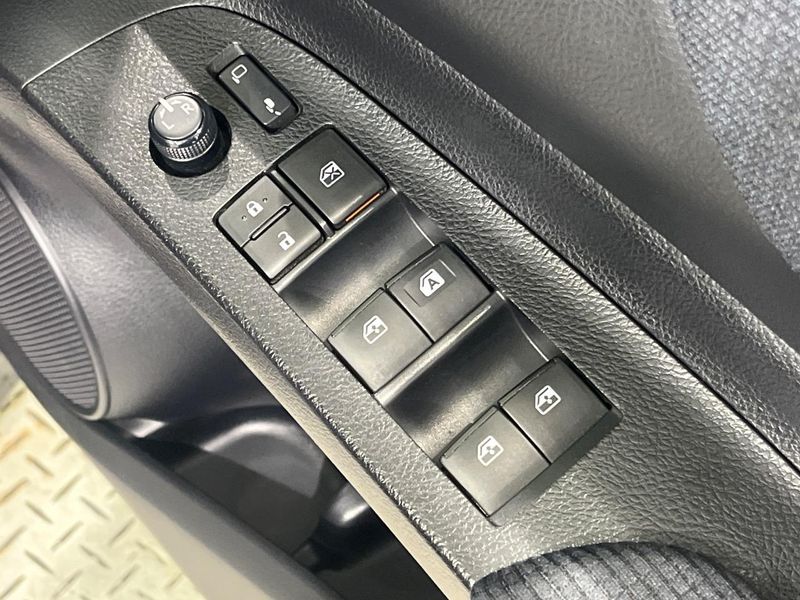 2016 Toyota Sienta DAA-NHP170G (UW-6a9cdb407f46d)[14]