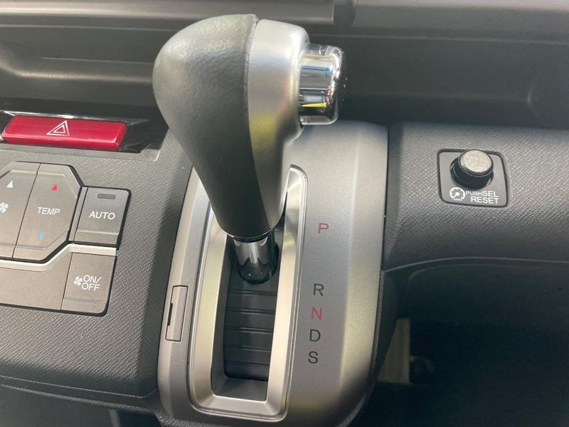 2014 Honda Stepwgn Spada DBA-RK5 (UW-6a9cdb5d7a1e1)[15]