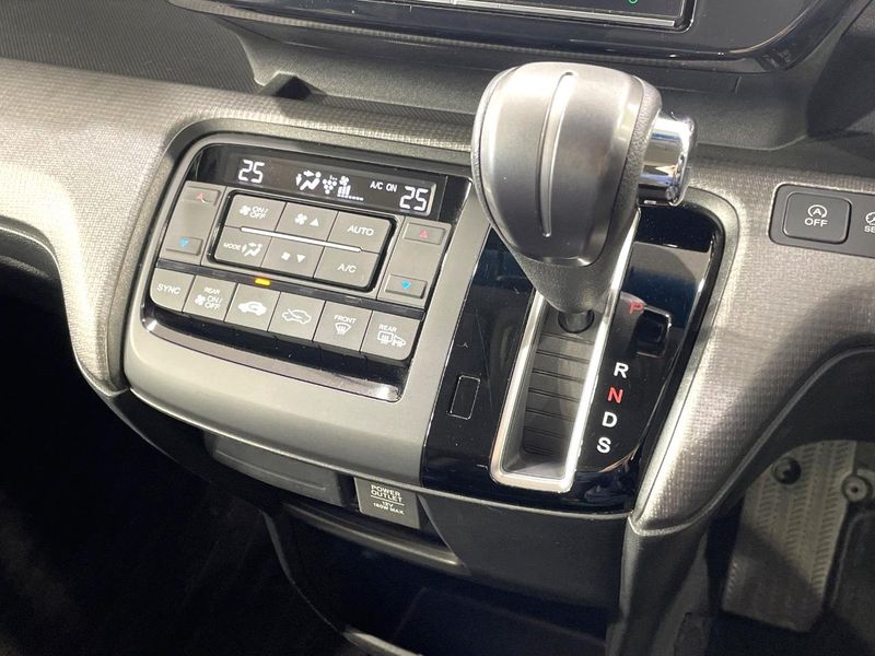 2017 Honda Stepwgn Spada DBA-RP3 (UW-6a9cdb5eeda4d)[22]