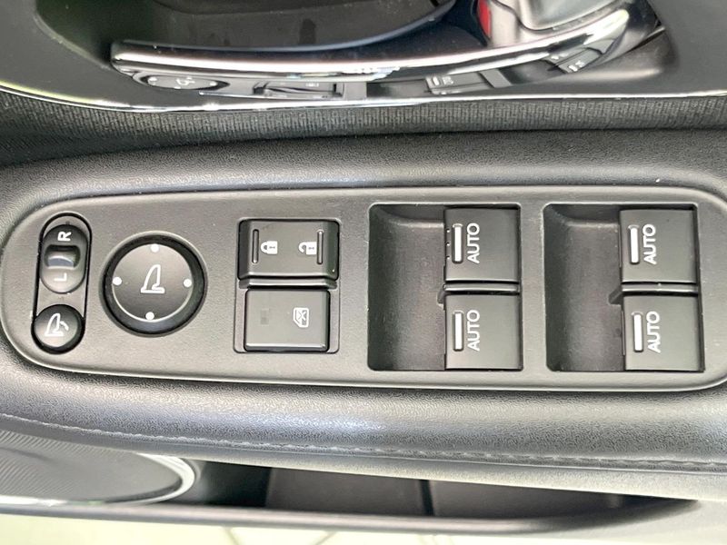 2014 Honda Vezel DAA-RU3 (UW-6a9cdb66cab2d)[24]