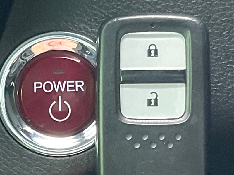 2014 Honda Vezel DAA-RU3 (UW-6a9cdb66cab2d)[29]