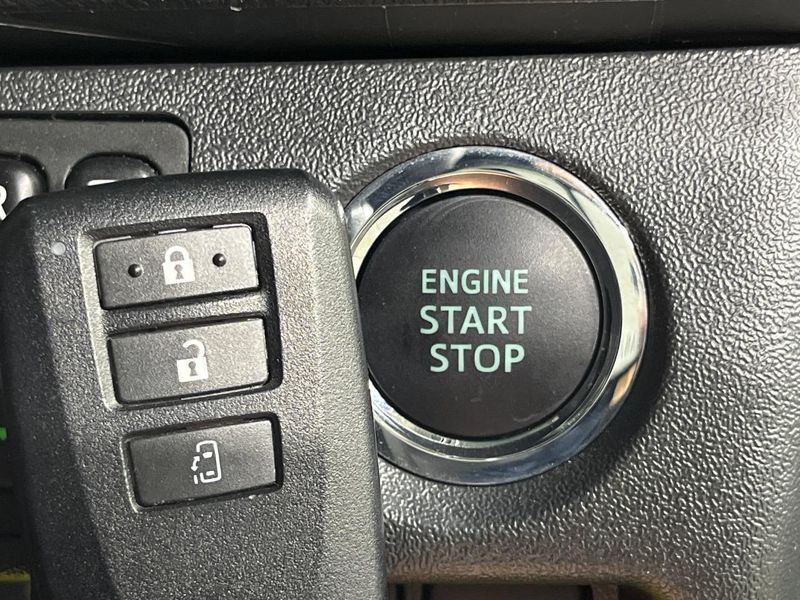 2020 Toyota Hiace Wagon 3BA-TRH219W (UW-6a9cdba727e1e)[7]
