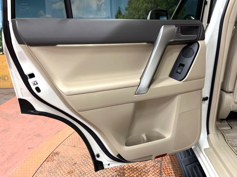 2022 Toyota Land Cruiser Prado 3BA-TRJ150W (UW-6a9cdba968c8b)[8]