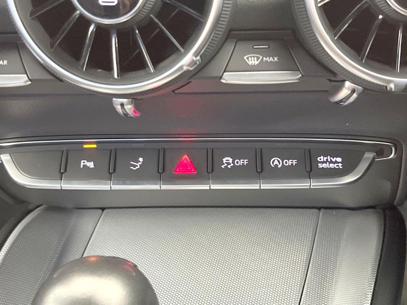 2016 Audi TT Coupe ABA-FVCHHF (UW-6a9cdbb7d6e2b)[13]