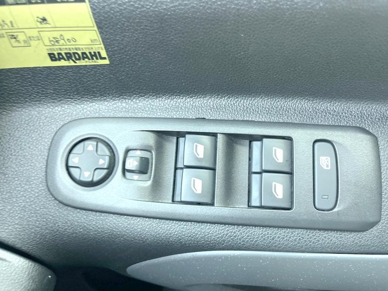 2020 Citroen Berlingo 3DA-K9CYH01 (UW-6a9cdbcbd7344)[27]