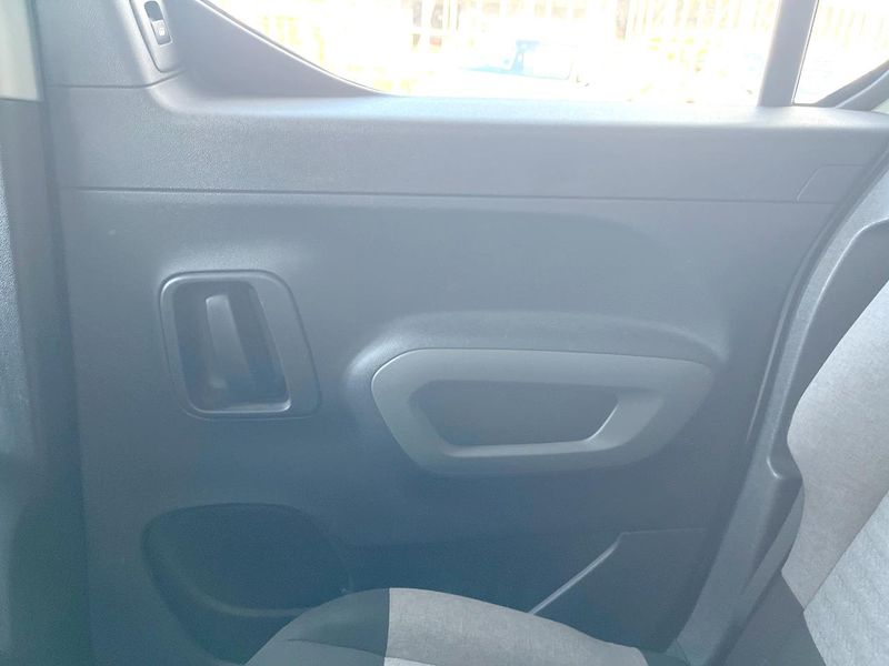 2020 Citroen Berlingo 3DA-K9CYH01 (UW-6a9cdbcbd7344)[25]