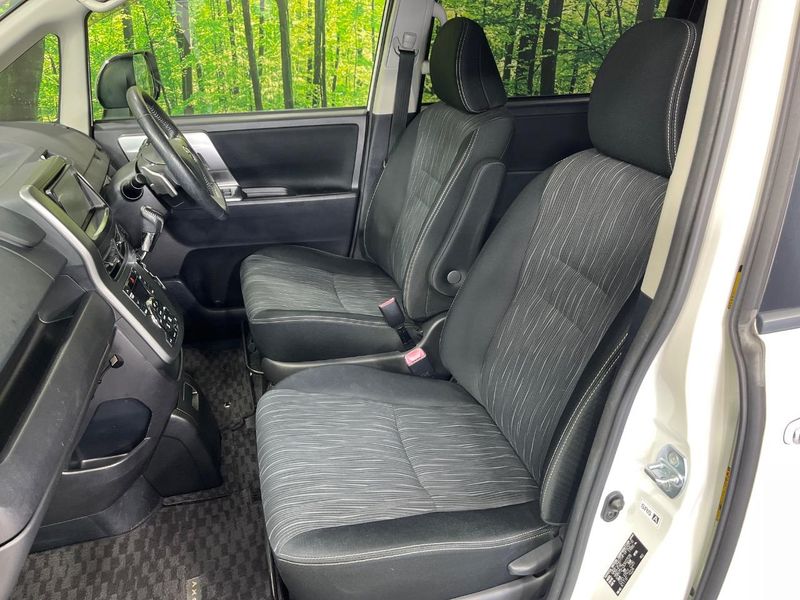 2012 Toyota Voxy DBA-ZRR75W (UW-6a9cdc01aa469)[27]