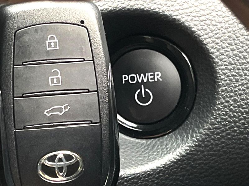 2025 Toyota Corolla Cross 6AA-ZVG13 (UW-6a9cdc22d7430)[12]