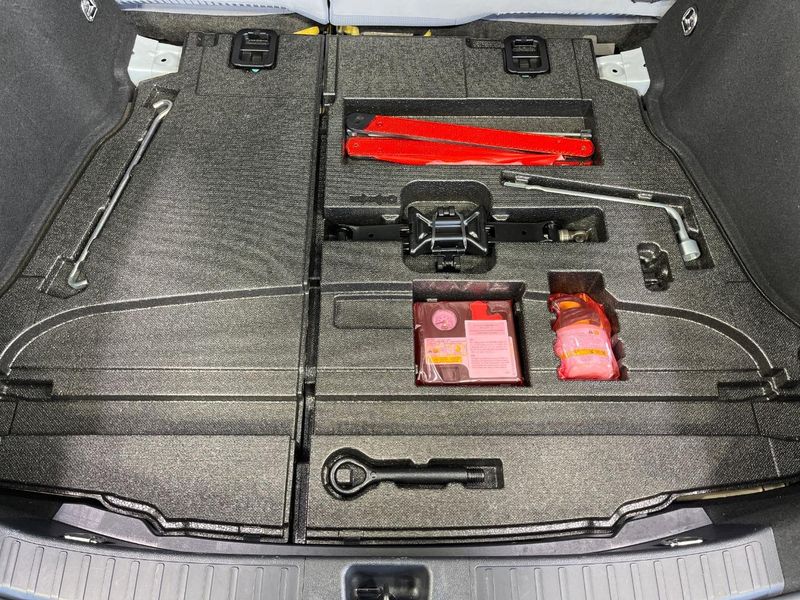 2016 Toyota Prius DAA-ZVW50 (UW-6a9cdc2d27d10)[27]