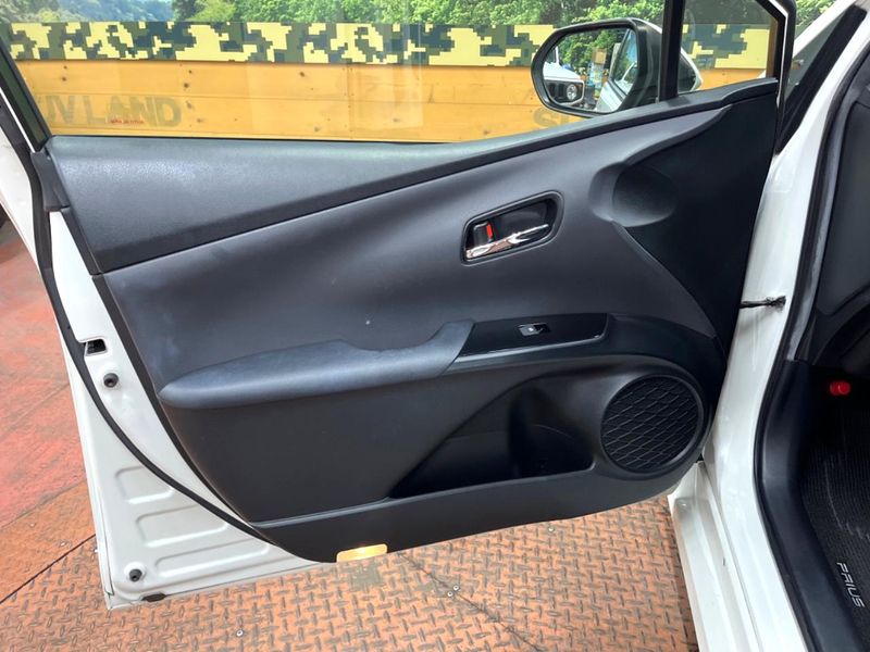 2017 Toyota Prius DAA-ZVW50 (UW-6a9cdc2fe352e)[6]
