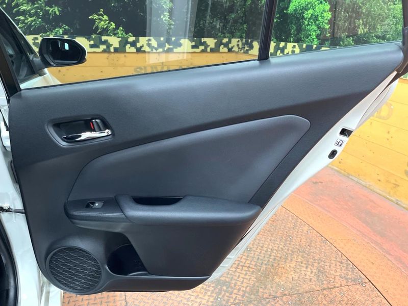 2017 Toyota Prius DAA-ZVW50 (UW-6a9cdc2fe352e)[17]