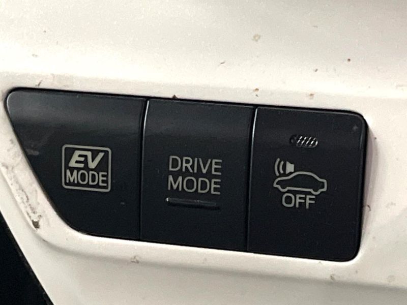 2017 Toyota Prius DAA-ZVW50 (UW-6a9cdc2fe352e)[27]