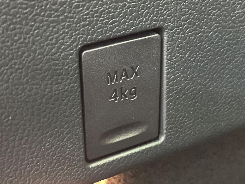 2017 Toyota Prius DAA-ZVW51 (UW-6a9cdc39b4410)[28]