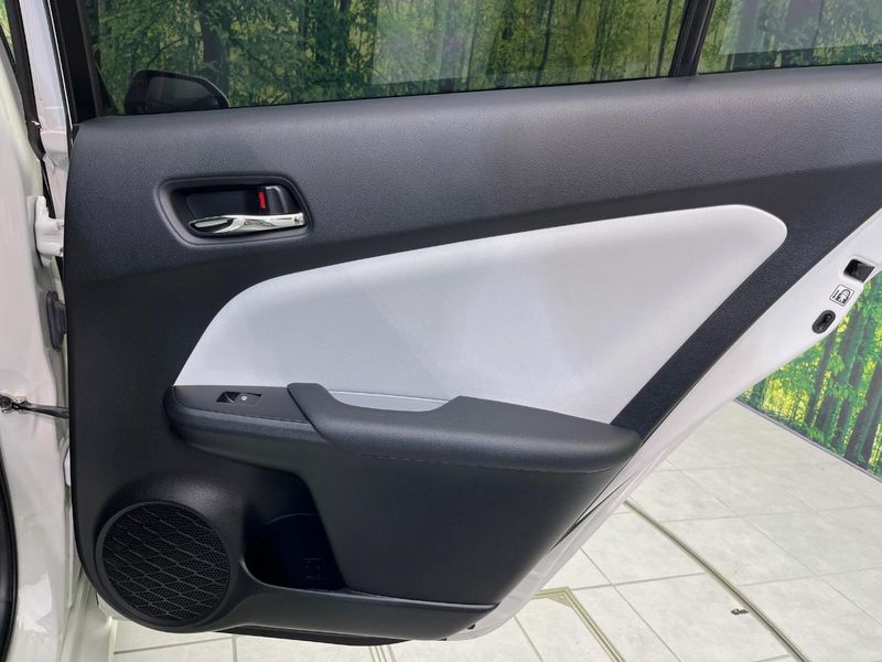 2016 Toyota Prius DAA-ZVW55 (UW-6a9cdc3d180e7)[25]